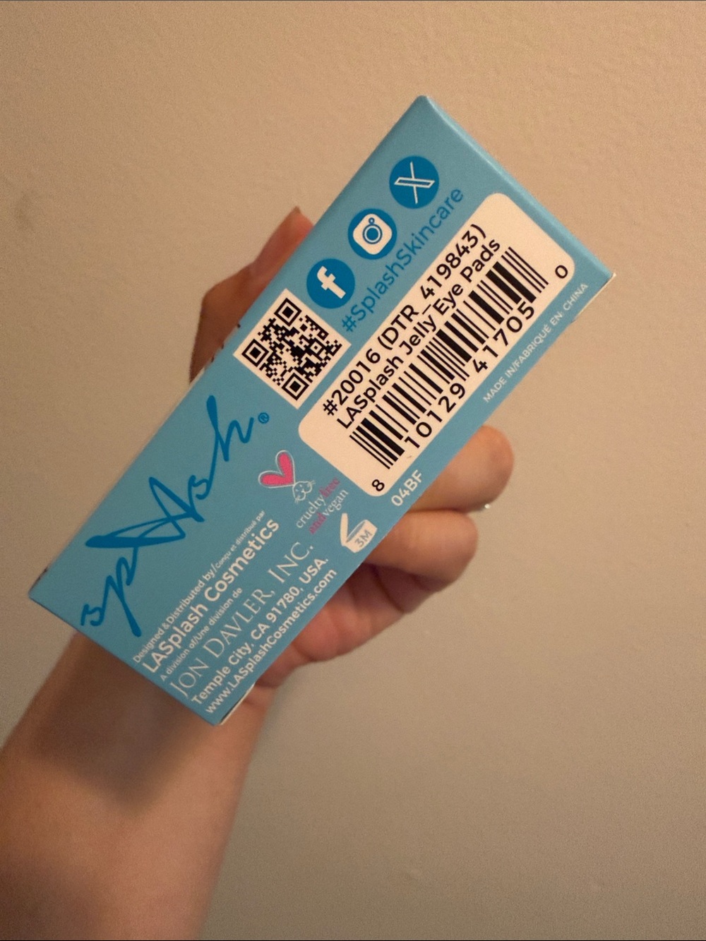 Pink Rose Chilled Jelly Eye Masks — Blue Box with Pink Accent - Picture 3 of 4